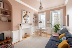 Stylish Central Apartment with Parking - Garden and Workspace